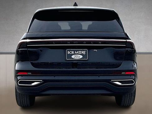 Used 2025 Lincoln Nautilus Premier image 4