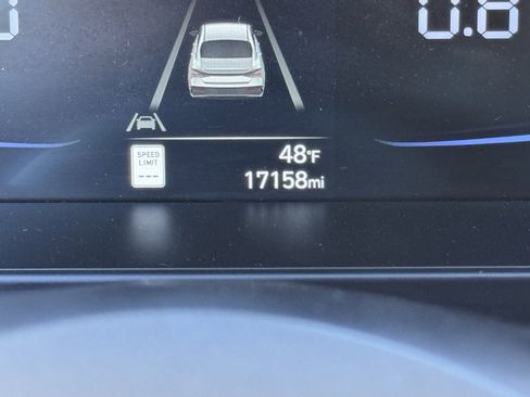 Certified 2025 Hyundai Elantra Sport image 4