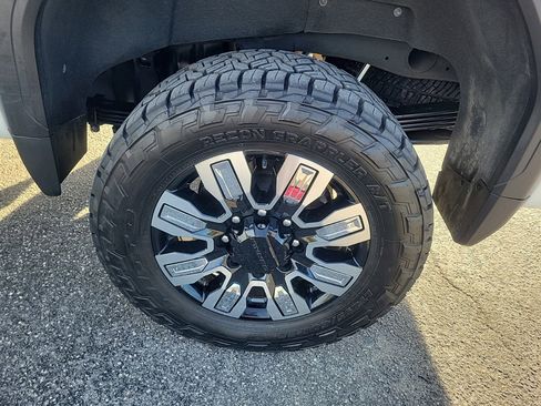 Used 2024 GMC Sierra 2500 Denali w/ Denali Reserve Package image 9