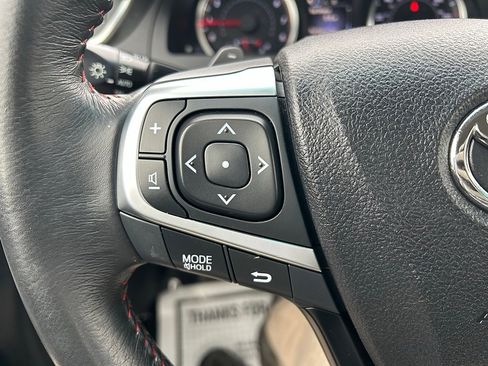 Used 2017 Toyota Camry SE image 16