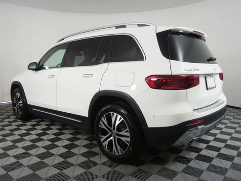 Used 2024 Mercedes-Benz GLB 250 4MATIC image 5
