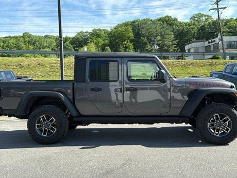 Certified 2026 Jeep Gladiator Mojave w/ Safety Group AWD/4WD image 5