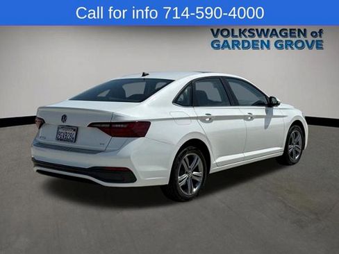 Used 2023 Volkswagen Jetta SE w/ Panoramic Sunroof Package FWD image 7