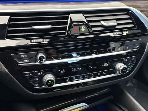 Used 2021 BMW 530i xDrive w/ Premium Package image 19