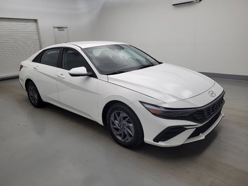 Used 2024 Hyundai Elantra SEL FWD image 11