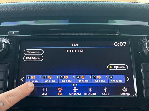 Used 2019 Nissan Titan Platinum Reserve image 25