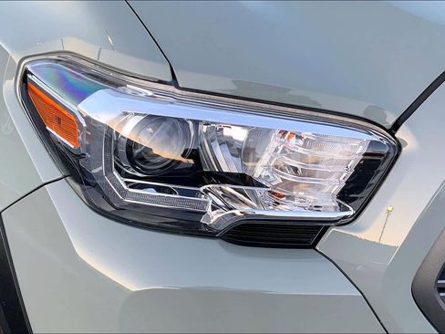 Used 2023 Toyota Tacoma TRD Off-Road w/ Technology Package image 26