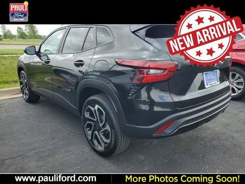 Used 2025 Chevrolet Trax RS FWD image 3