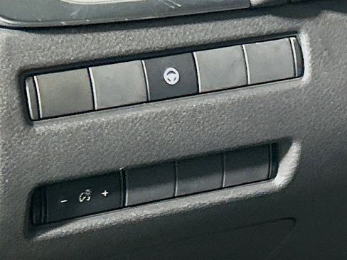 Used 2023 Nissan Rogue SV image 10