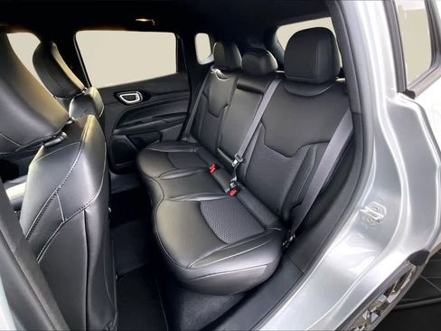 New 2026 Jeep Compass Latitude image 13