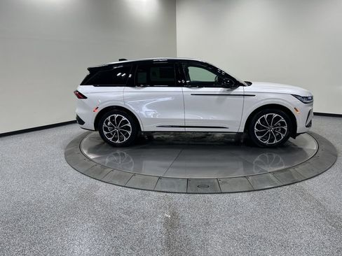 New 2026 Lincoln Nautilus Reserve image 4