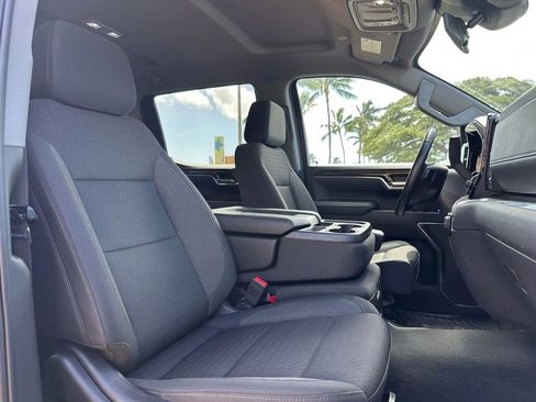Used 2025 Chevrolet Silverado 1500 LT image 9