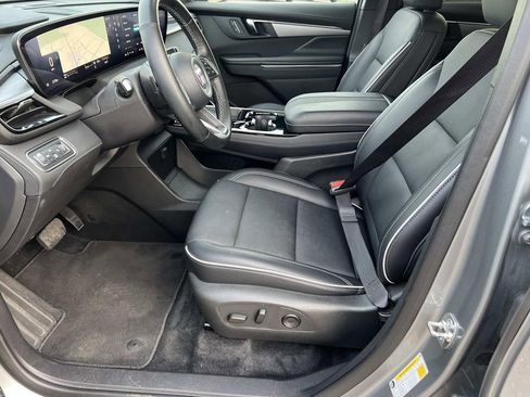 Used 2025 Buick Enclave Preferred image 12