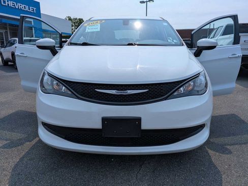 Used 2022 Chrysler Voyager LX FWD image 15