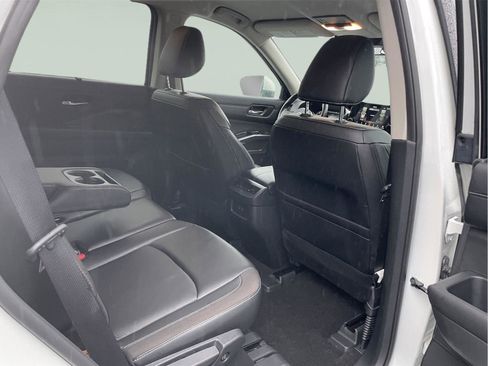 Used 2023 Nissan Pathfinder SL AWD/4WD image 18