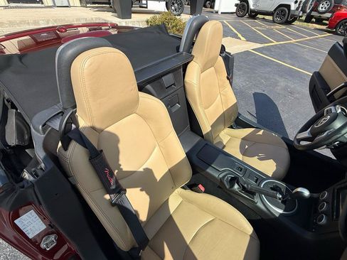 Used 2009 MAZDA MX-5 Miata Grand Touring w/ Premium Pkg RWD image 28