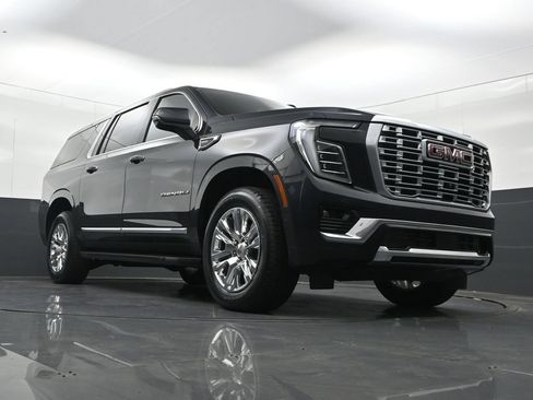 Used 2025 GMC Yukon XL Denali AWD/4WD image 36