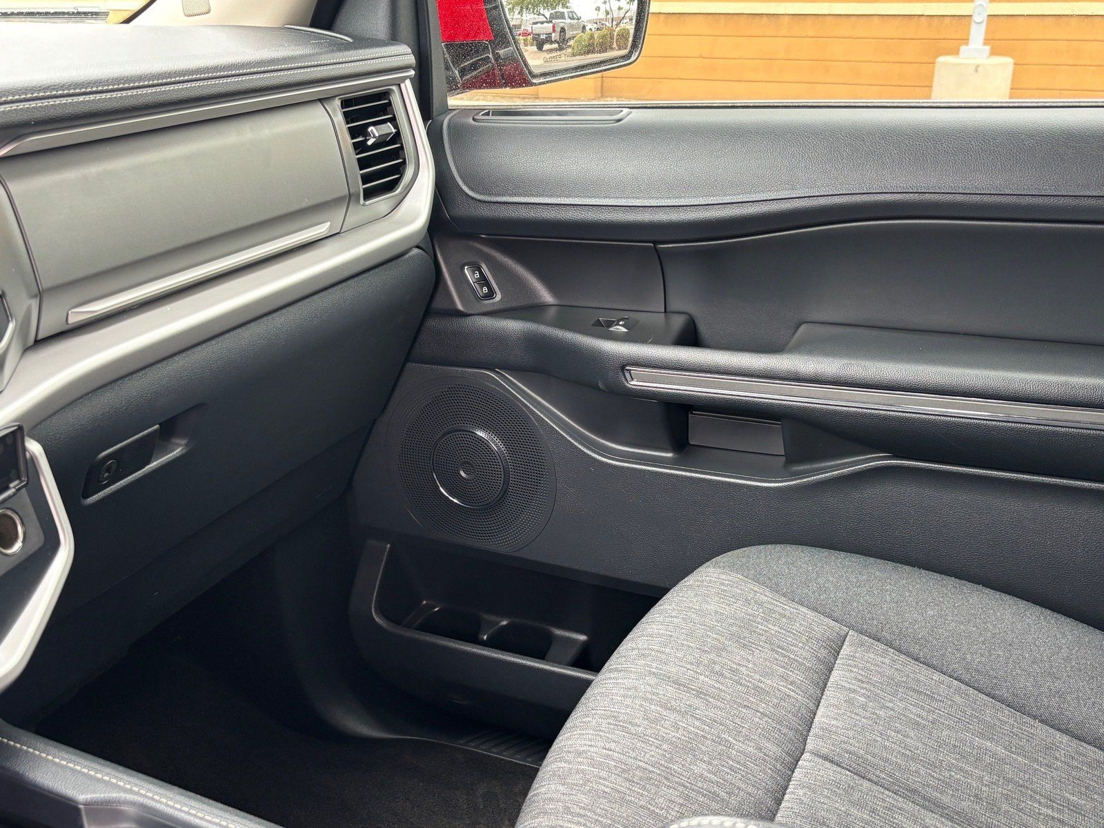 Used 2023 Ford Expedition XLT RWD image 19