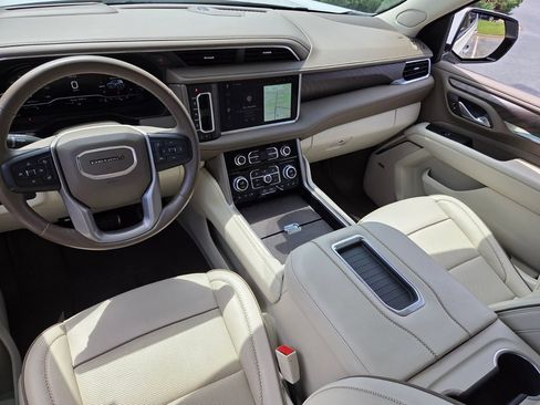 Used 2023 GMC Yukon Denali RWD image 8