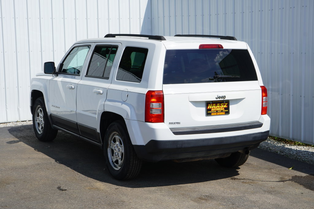Used 2015 Jeep Patriot Sport w/ Power Value Group FWD image 4