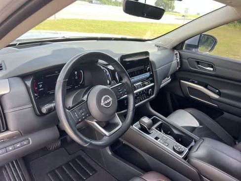 Used 2024 Nissan Pathfinder Platinum w/ Cargo Package AWD/4WD image 15