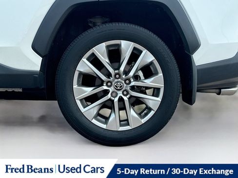 Used 2021 Toyota RAV4 XLE Premium AWD/4WD image 39