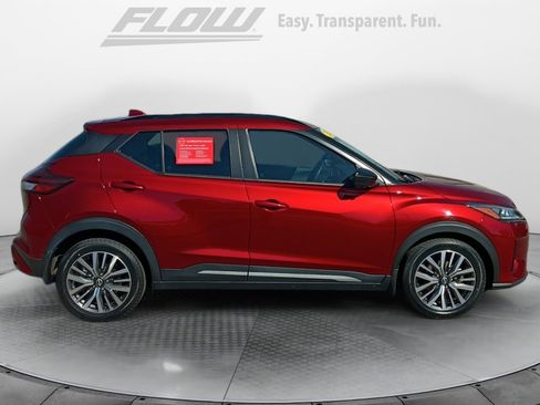 Used 2023 Nissan Kicks SR w/ SR Premium Package FWD image 8
