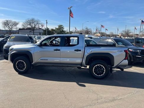 Used 2024 Toyota Tacoma TRD Off-Road image 3