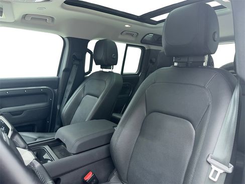 Used 2023 Land Rover Defender 110 SE image 39