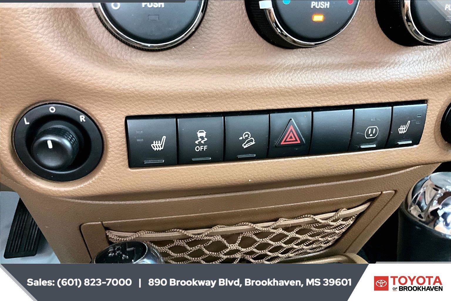 Used 2016 Jeep Wrangler Unlimited Sahara AWD/4WD image 22