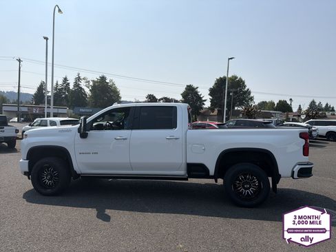 Used 2022 Chevrolet Silverado 3500 High Country w/ Safety Package II AWD/4WD image 2