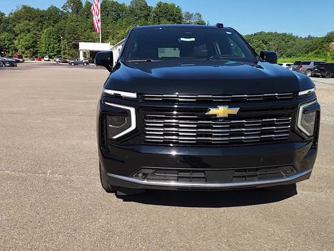 Used 2025 Chevrolet Tahoe High Country AWD/4WD image 17