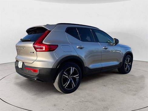 Certified 2023 Volvo XC40 B5 Plus w/ Climate Package image 6