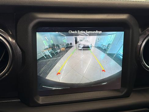 Used 2020 Jeep Wrangler Unlimited Sahara AWD/4WD image 23