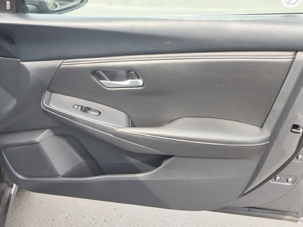Used 2025 Nissan Sentra SV FWD image 33