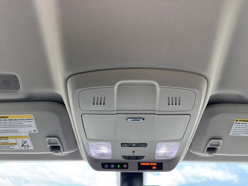 Used 2020 Buick Envision Essence FWD image 27