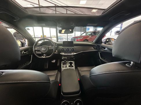 Used 2021 Kia Stinger GT1 AWD/4WD image 10