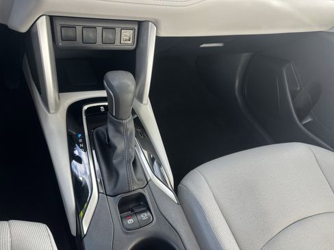 Used 2022 Toyota Corolla Cross LE image 19