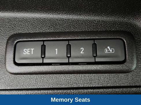 Used 2020 Chevrolet Equinox LT w/ LPO, Floor Liner Package FWD image 18