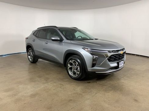 Used 2025 Chevrolet Trax LT image 5