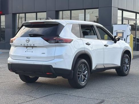 Used 2025 Nissan Rogue S AWD/4WD image 7