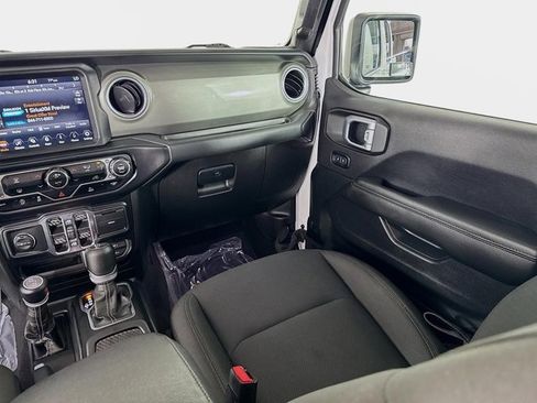 Used 2023 Jeep Gladiator Overland w/ Trailer Tow Package image 24