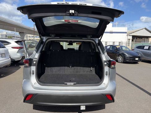 Used 2023 Toyota Highlander L FWD image 19