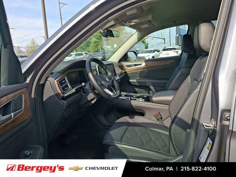 Used 2025 Volkswagen Atlas SE AWD/4WD image 18