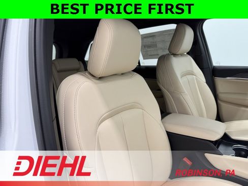 New 2025 Jeep Grand Cherokee Limited w/ Black Appearance Package image 14