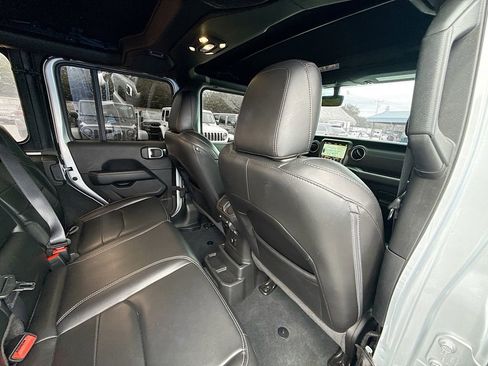 Used 2022 Jeep Wrangler Unlimited Sahara image 32