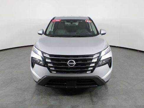 Certified 2025 Nissan Rogue SV FWD image 12
