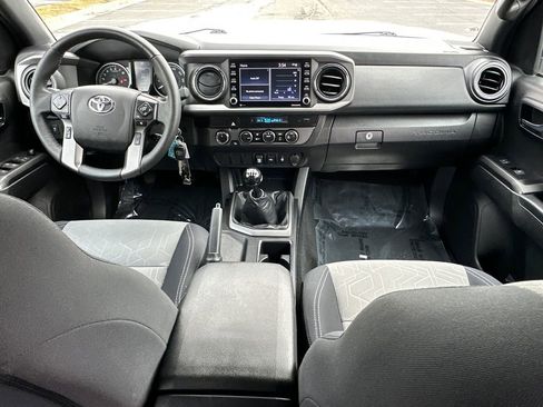 Used 2022 Toyota Tacoma TRD Off-Road image 14
