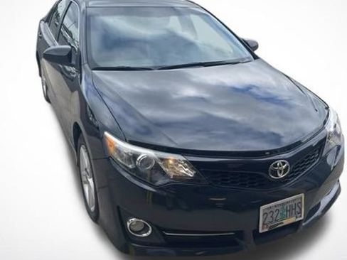 Used 2014 Toyota Camry SE FWD image 1