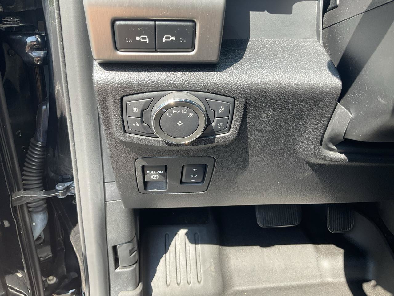 Used 2018 Ford F150 Platinum w/ Equipment Group 701A Luxury AWD/4WD image 26